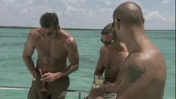 Novi Hot slut is banged on the deck of a yacht najboljši filmi