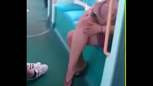 Nouveaux Candid Feet in Flip Flops Legs Face on Train Free Porn b8meilleurs films