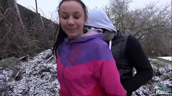 Nye Freezing babe fucked on the snow by naughty stranger topfilm