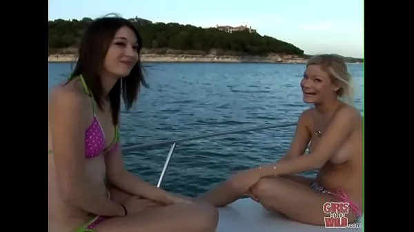 GIRLS GONE WILD - A Couple Of y. Lesbians Having Fun On A Boat Phim hàng đầu mới