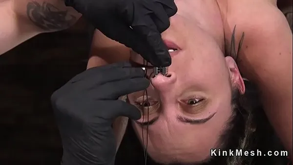 Nye Slave bent over strapped with hair pulled back toppfilmer
