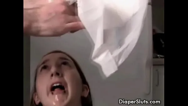 Nye y. slut drinking her piss from diaper topfilm