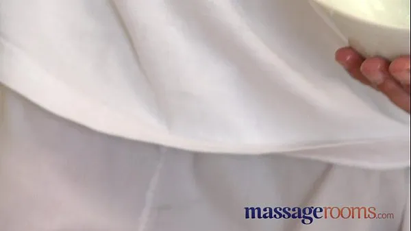 نئی Massage Rooms Mature woman with hairy pussy given orgasm ٹاپ موویز