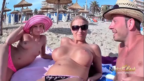 새로운 German sex vacationer fucks everything in front of the camera 인기 영화