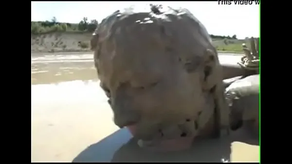 This lady playing BDSM in Mud is serious playing it hardcore by أفضل الأفلام الجديدة