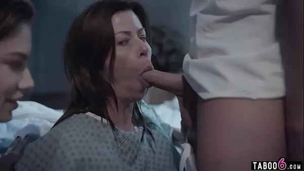 Nové Huge boobs troubled MILF in a 3some with hospital staff najlepších filmov