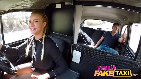 새로운 Female Fake Taxi Horny blonde driver Cherry Kiss recognises studs cock 인기 영화