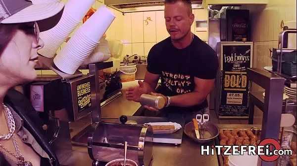 Nowe HITZEFREI Lullu Gun gets herself a real German sausage najlepsze filmy