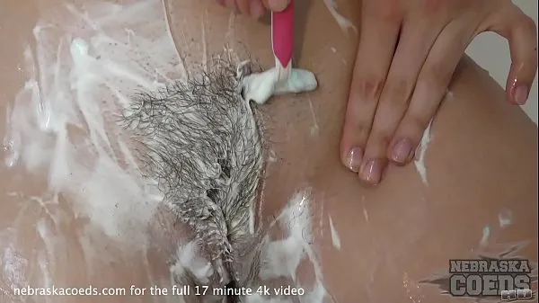 새로운 22yo blonde lucia shaving her hairy pussy then glass dildo shower masturbate 인기 영화