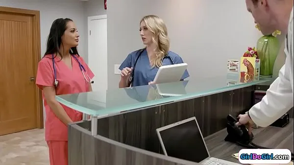 Blonde doctor shows her brunette intern around the not really cheerful and the intern suggests to have some quality time right here to up her kisses the doctor sucks on her tits and licks her wet she facesits her Phim hàng đầu mới