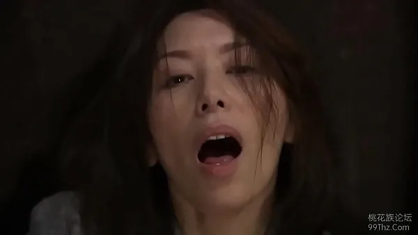 新しいJapanese wife masturbating when catching two strangersトップ映画