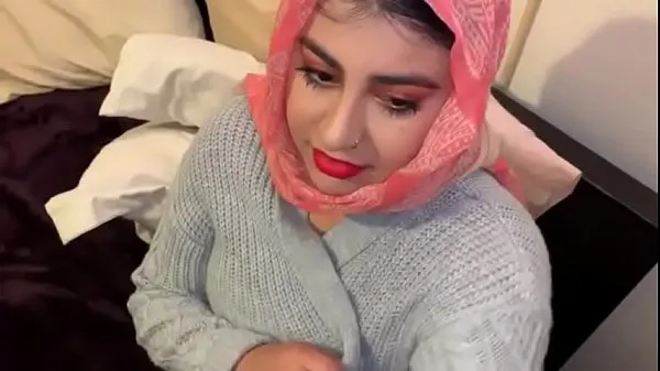 Nye Arabian beauty doing blowjob toppfilmer
