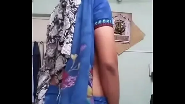 indian crossy showing off in saree Phim hàng đầu mới