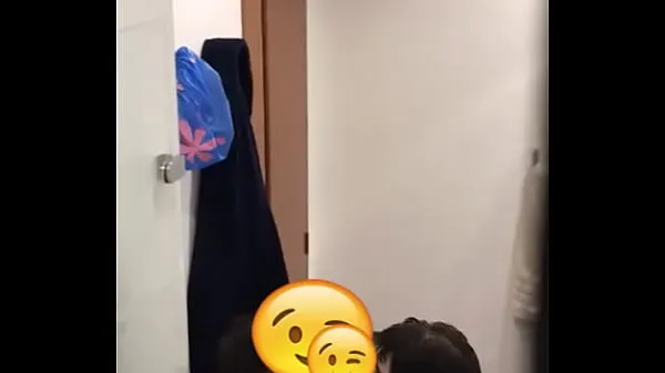 新I discover my friends in the bathroom by the loud moans热门电影