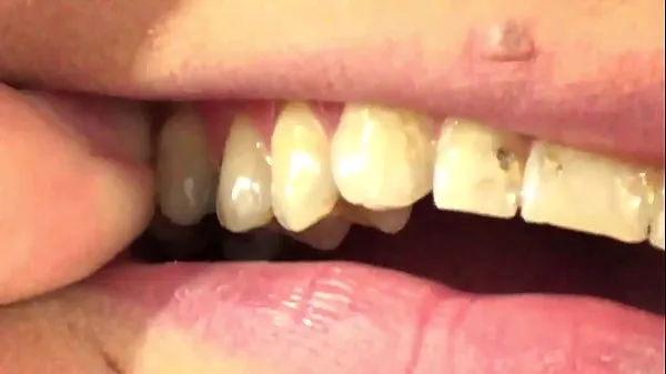 Novi Mouth Vore Close Up Of Fifi Foxx Eating Gummy Bears najboljši filmi
