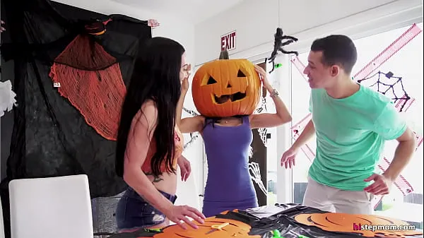 Nye Stepmom's Head Stucked In Halloween Pumpkin, Stepson Helps With His Big Dick! - Tia Cyrus, Johnny toppfilmer