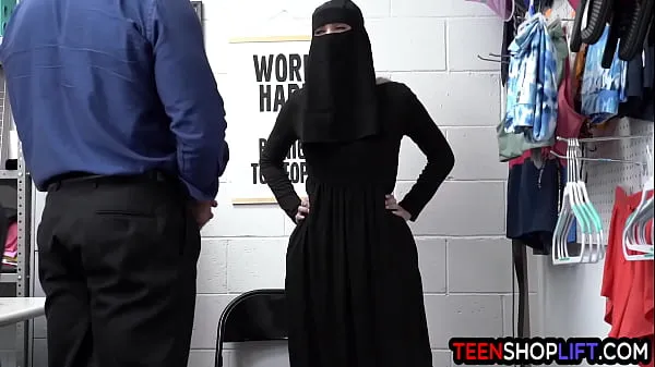Nya Muslim teen thief Delilah Day exposed and exploited after stealing bästa filmer