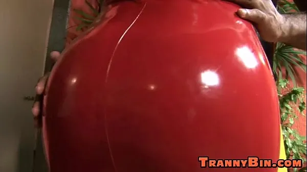 Nye Sexy blonde latex tranny ass toppfilmer