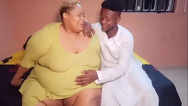 Nye AfricanChikito Fat Juicy Pussy opens up like a GEYSER toppfilmer