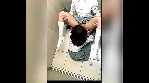Nye Two Lesbian Students Fucking in the School Bathroom! Pussy Licking Between School Friends! Real Amateur Sex! Cute Hot Latinas topfilm