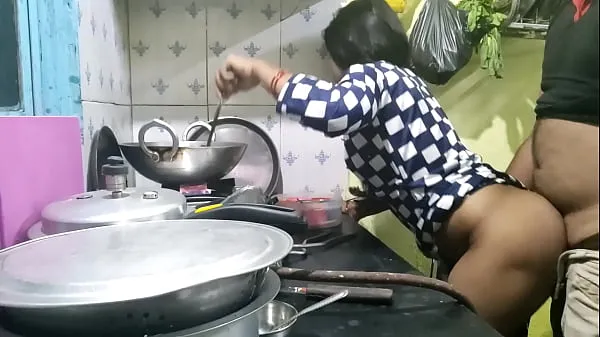 The maid who came from the village did not have any leaves, so the owner took advantage of that and fucked the maid (Hindi Clear Audio Phim hàng đầu mới