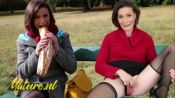 새로운 French MILF Eats Her Lunch Outside Before Leaving With a Stranger & Getting Ass Fucked 인기 영화