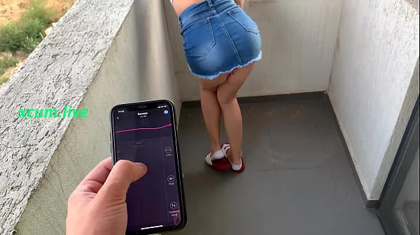 Nowe Controlling vibrator by step brother in public places najlepsze filmy