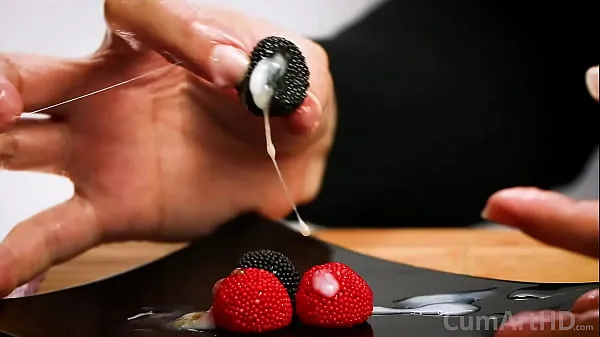 Új CFNM Handjob cum on candy berries! (Cum on food 3 legnépszerűbb filmek