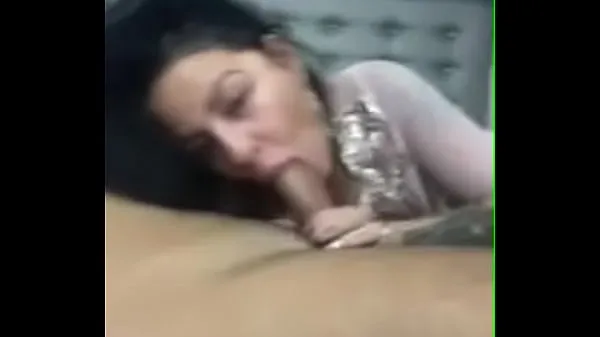 Nye Busty brunette takes creamy facial toppfilmer