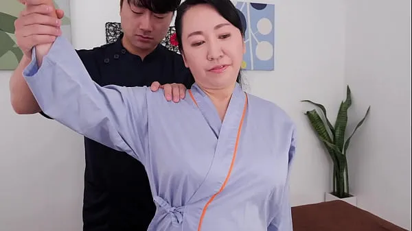 新しいA Big Boobs Chiropractic Clinic That Makes Aunts Go Crazy With Her Exquisite Breast Massage Yuko Ashikawaトップ映画