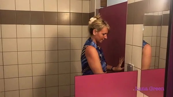 Új Luna gives me one of her super blowjobs in the bathroom of the campsite legnépszerűbb filmek