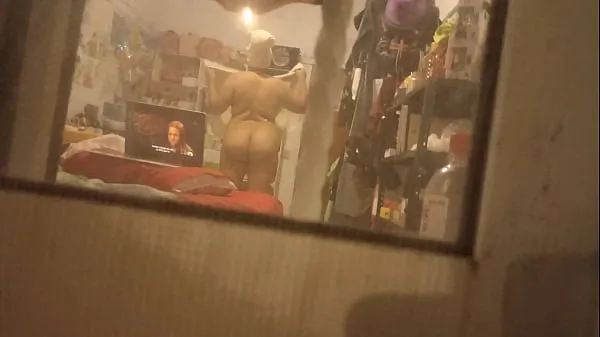 Nye My step aunt left the curtains open and I was able to record her while she was getting dressed after the shower toppfilmer