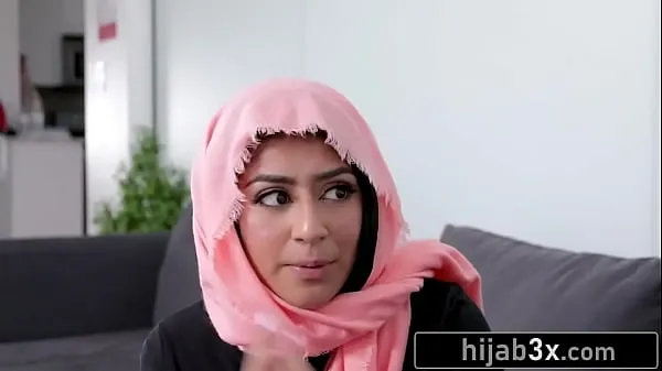 新Hot Muslim Teen Must Suck & Fuck Neighbor To Keep Her Secret (Binky Beaz热门电影