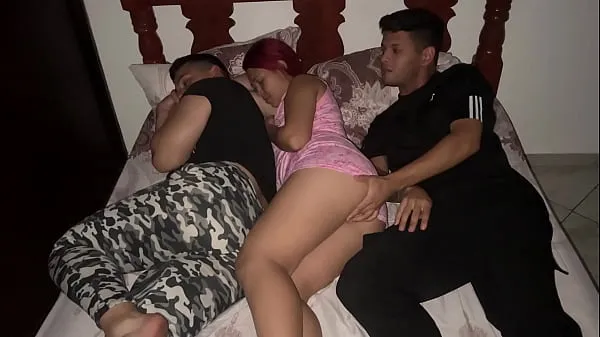 I don't like sharing a bed with my girlfriend's best friend because I feel like he fucks her next to my NTR Phim hàng đầu mới