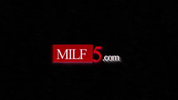 Face Of A Prude, Body Like A Hoe, Boss MILF Is Into Femdom - MILF5 Phim hàng đầu mới