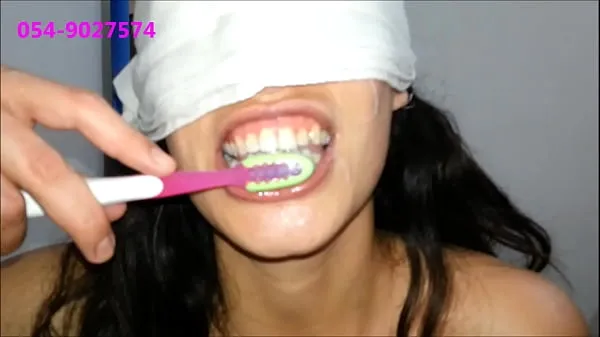 नई Sharon From Tel-Aviv Brushes Her Teeth With Cum शीर्ष फ़िल्में